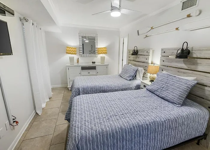 Holiday home Island Winds East: Beachfront With Million Dollar Views