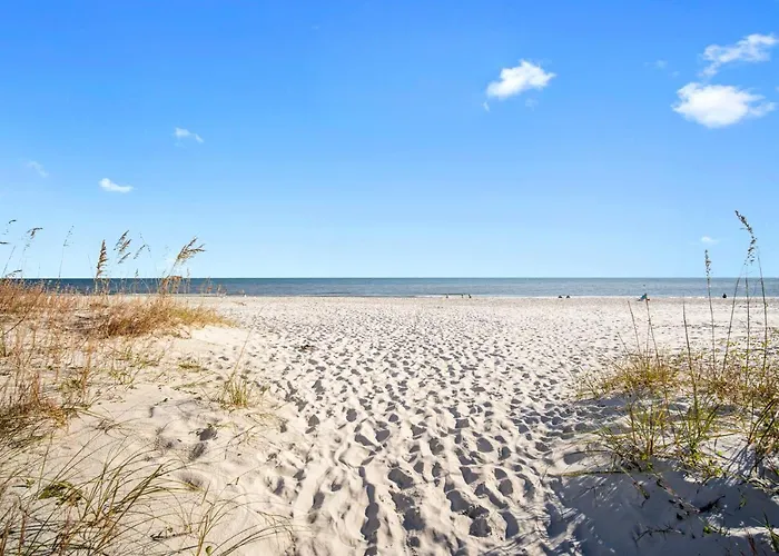 Island Winds East: Beachfront With Million Dollar Views