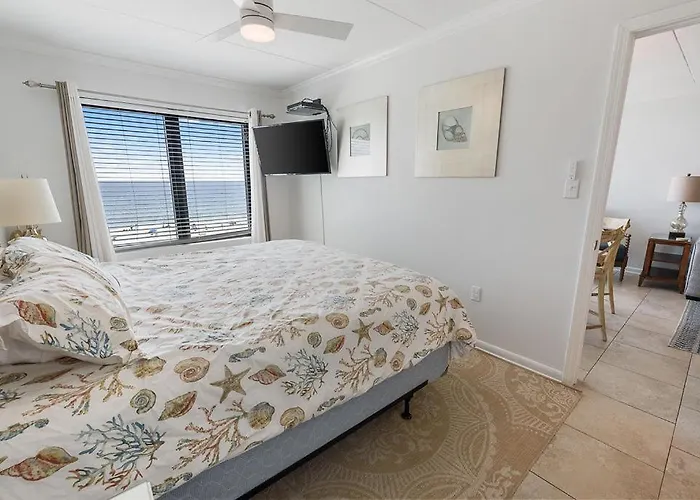 Holiday home Island Winds East: Beachfront With Million Dollar Views
